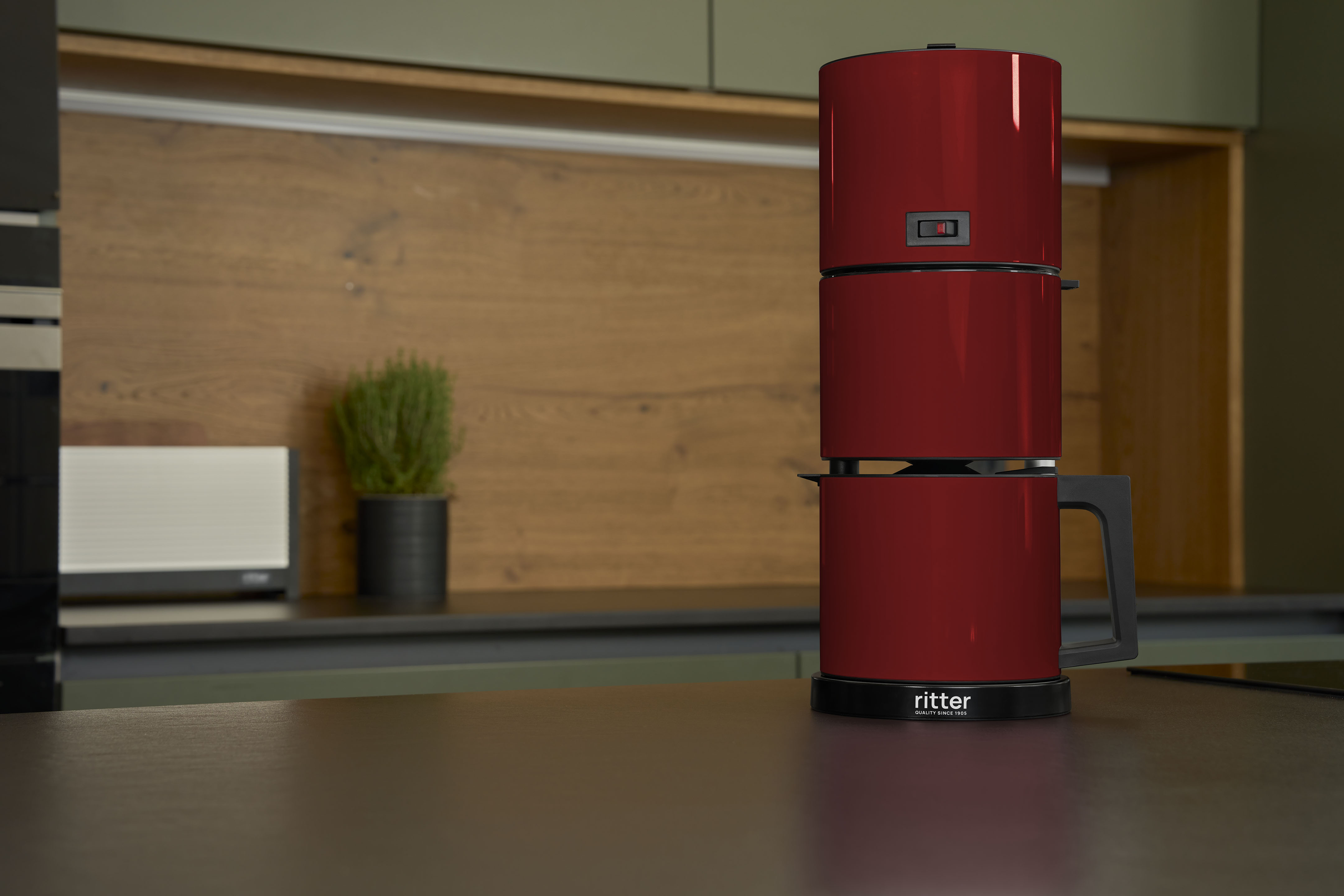 Kaffeemaschine in moderner Küche