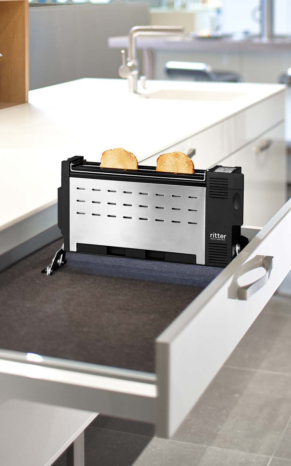 Einbau-Toaster in moderner Küche Einbau-Toaster in moderner Küche