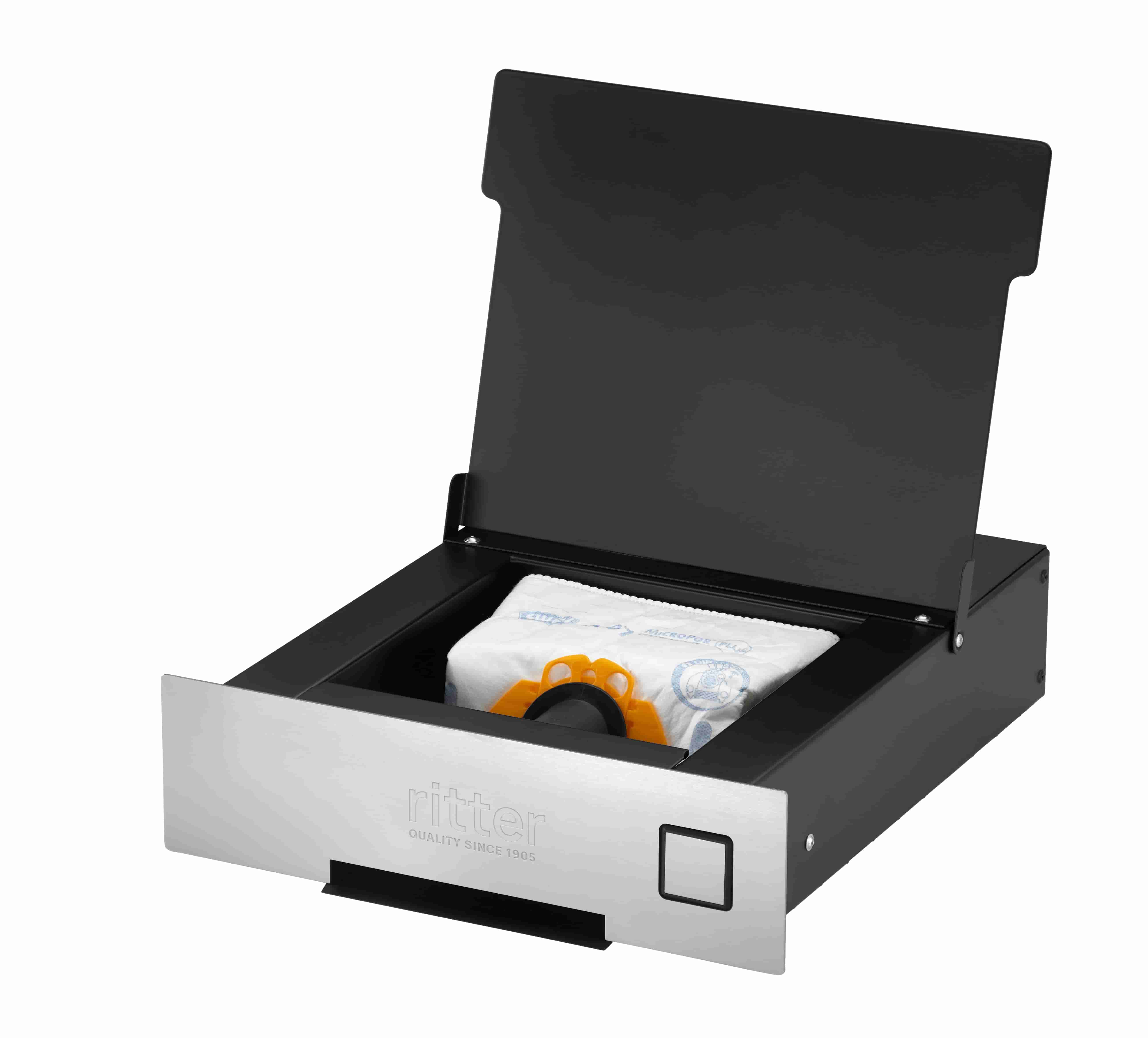 Einbau-Sockelsauger geöffnet, Staubsaugerbeutel zu sehen