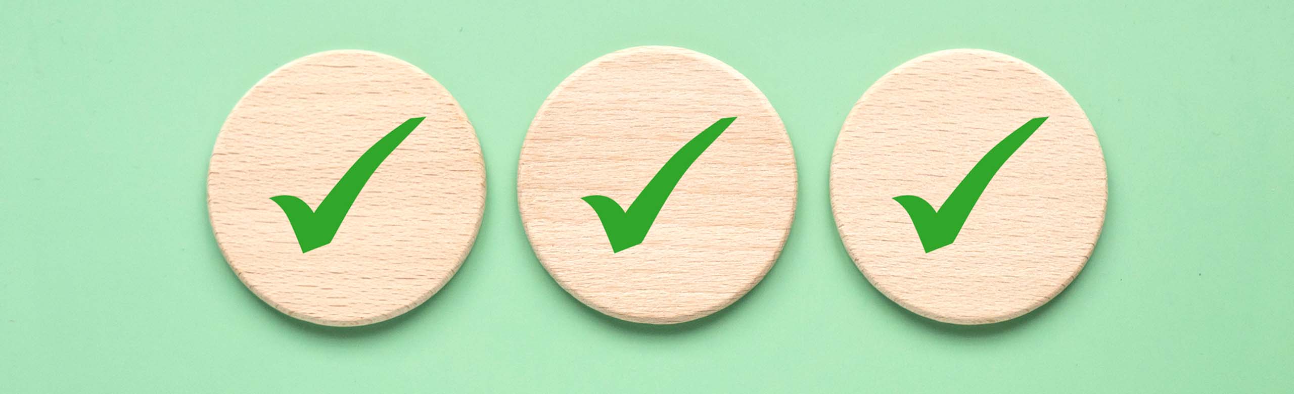 Qualittsmarke 3 Haken in Kreis mit grünem Hintergrund